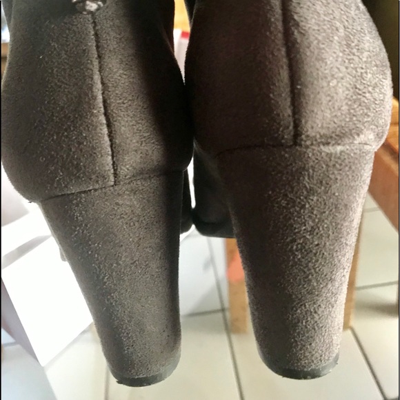 Dream Pairs Women's Grey Chunky Heel Ankle Booties - Picture 7 of 8